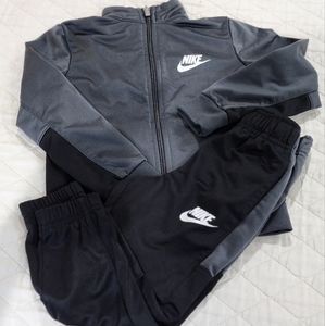 Toddler boy Nike track suit size  3T